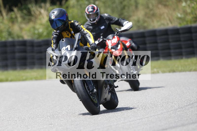 /27 12.06.2025 Ducati Schweiz Trackday Warmup  ADR/blau-bleu/21